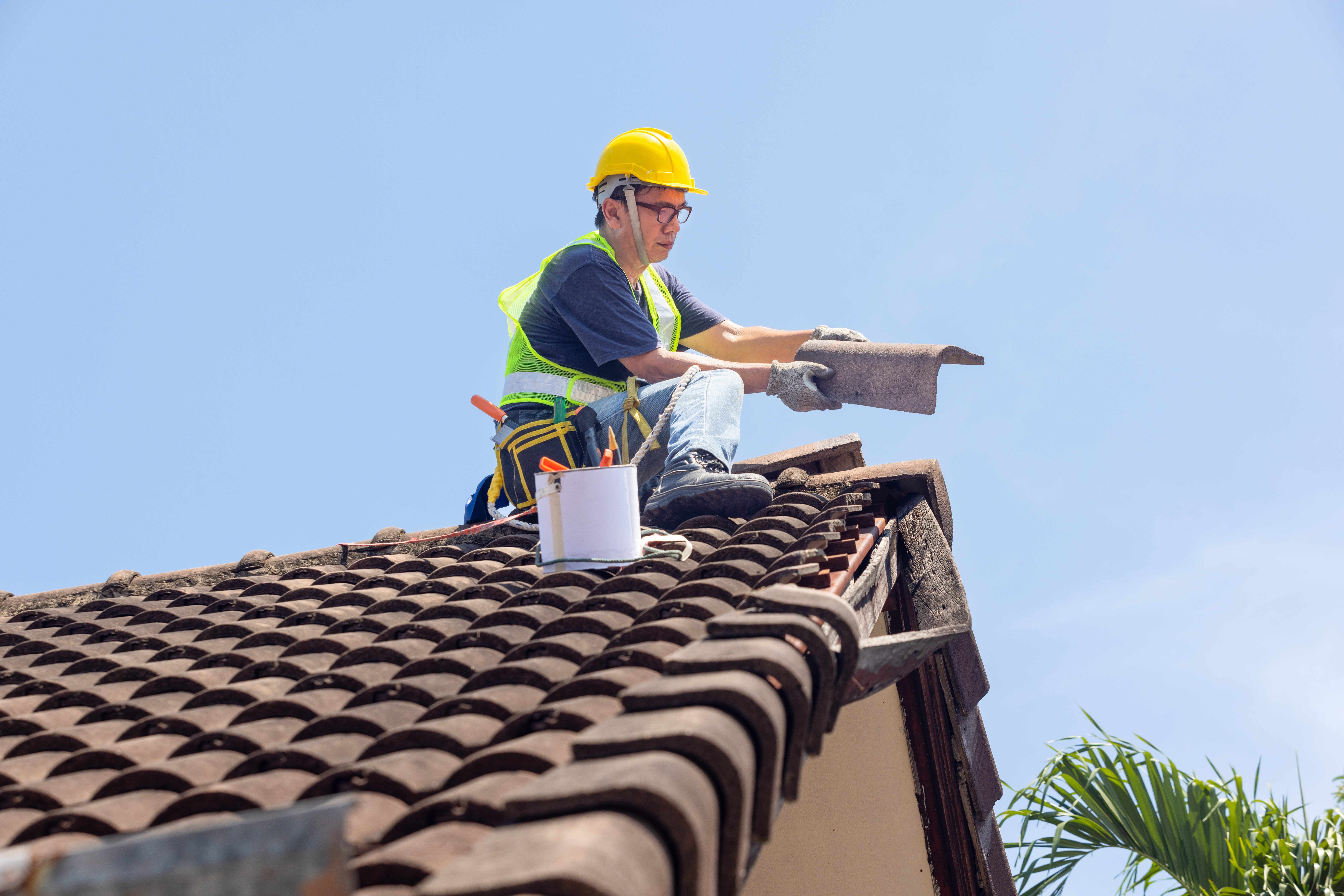 Vetted roofing crew at work