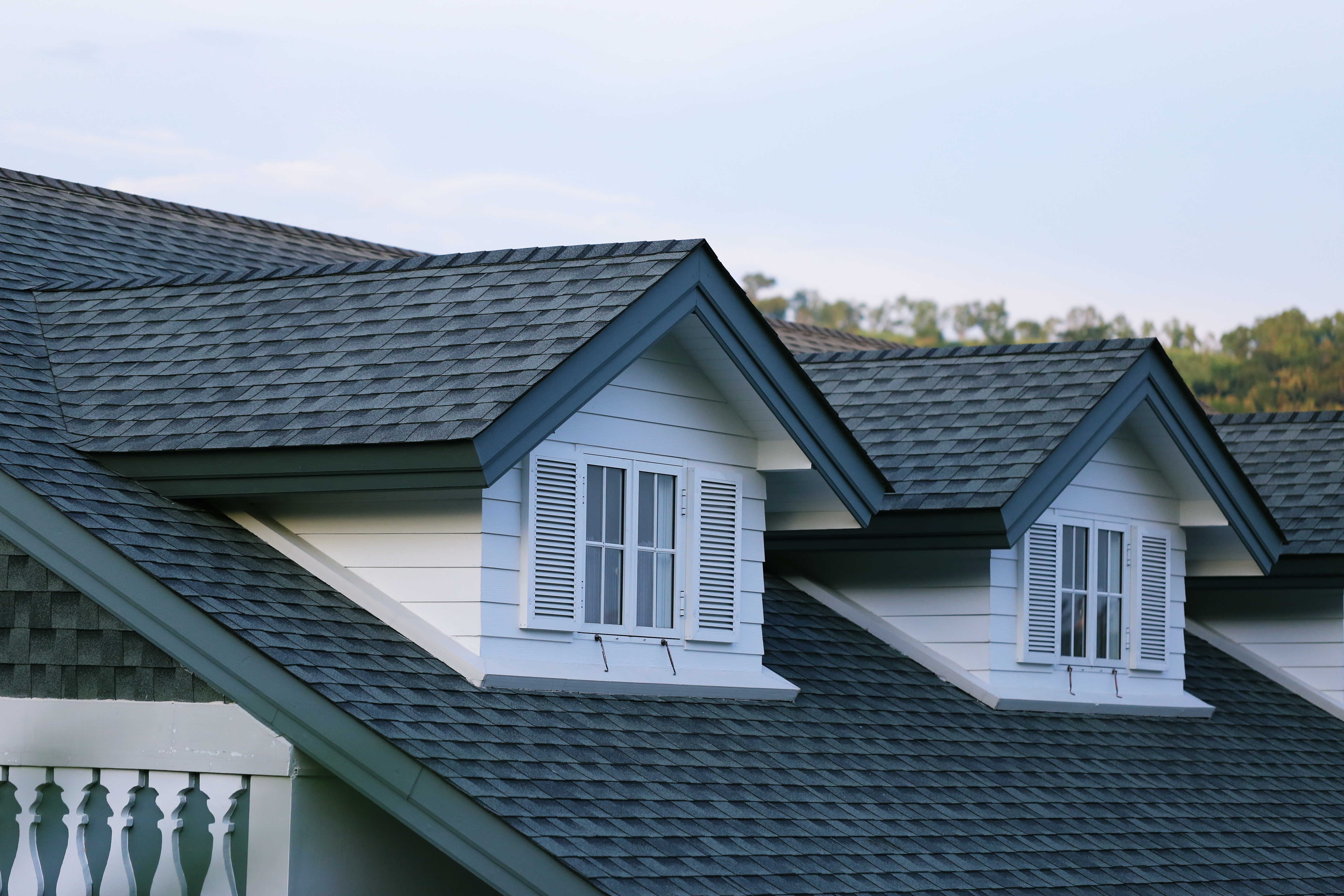 Home with a new asphalt shingle roof installed by a top-rated Wasatch Front contractor