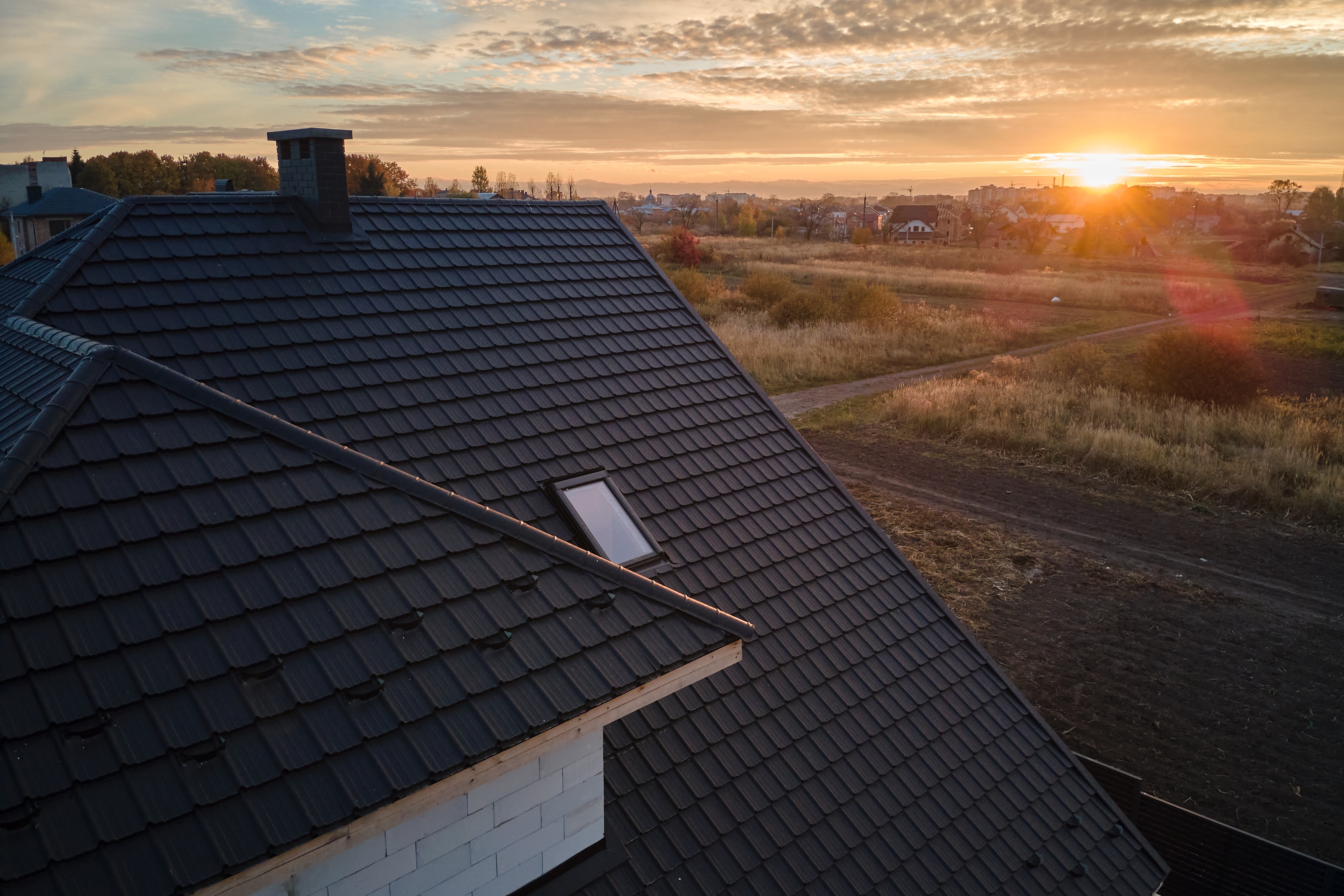 Home with a new roof installed by a top-rated Dallas-Fort Worth contractor